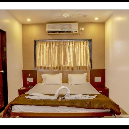 Hotel Sangram Palace Shirur エクステリア 写真