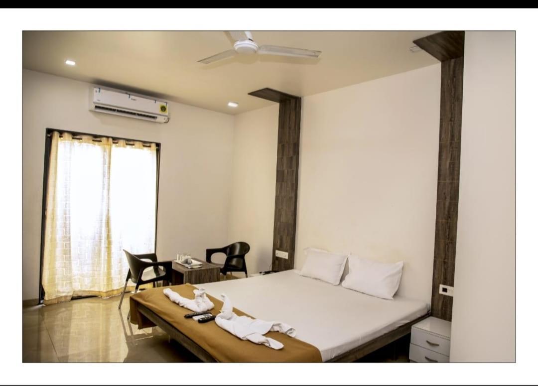 Hotel Sangram Palace Shirur エクステリア 写真