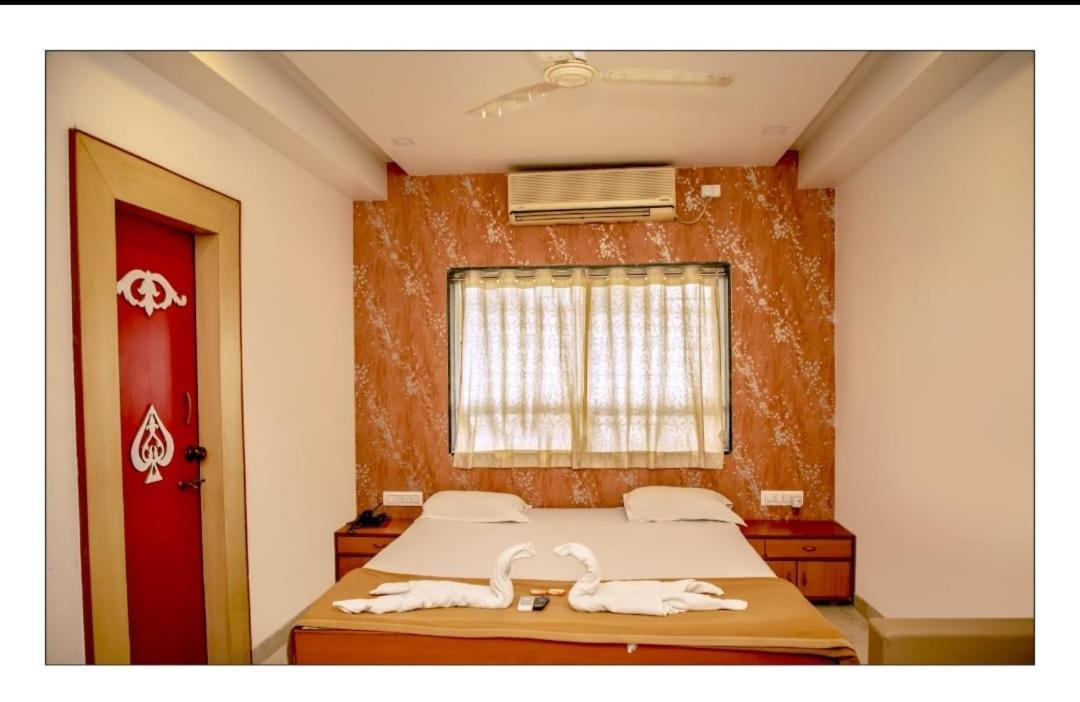 Hotel Sangram Palace Shirur エクステリア 写真