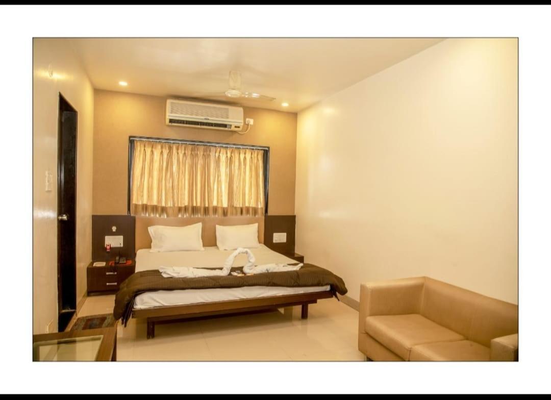 Hotel Sangram Palace Shirur エクステリア 写真