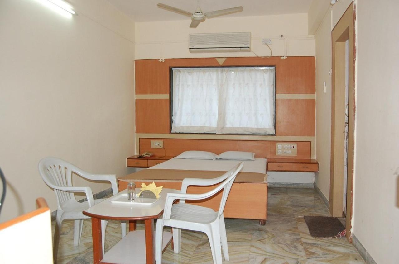 Hotel Sangram Palace Shirur エクステリア 写真