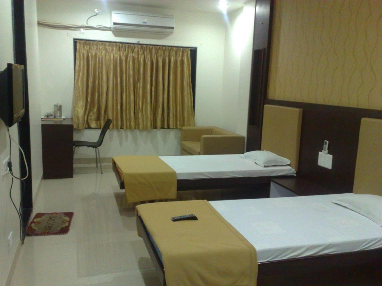 Hotel Sangram Palace Shirur エクステリア 写真